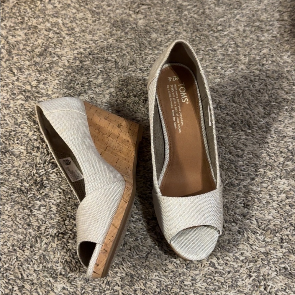 Tom’s wedges size 7.5